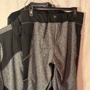 Extraordinary TAIL Women's Gray and Black Tennis XXL Jacket and XL Pants